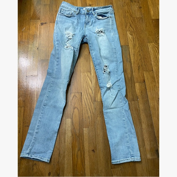 Light wash jeans with rips - Picture 1 of 3